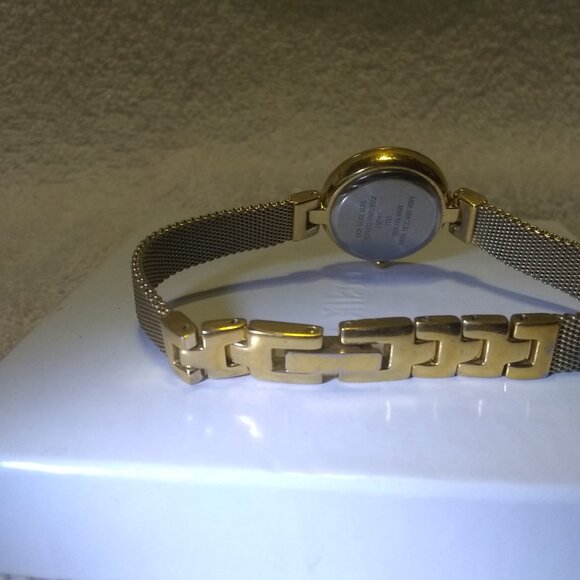 Armitron Now Quartz Watch MOP Dial WR Gold Bracelet Band Women New Bat Works - Picture 7 of 10